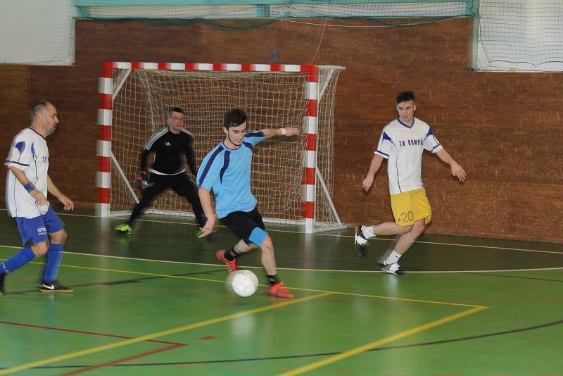 Závěrečné play off zakončilo sezonu sálovkářů v Prachaticích.