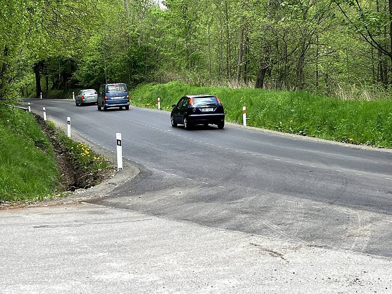 Nový asfalt má silnice na Libínské Sedlo. Od pátečního poledne už tudy zase lze jezdit.