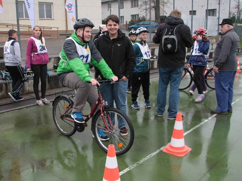 V Prachaticích se ve čtvrtek 5. května uskutečnilo okresní kolo soutěže mladých cyklistů. Ti museli zvládnout nejen jízdu na dopravním hřišti, ale také jízdu zručnosti, testy a zdravovědu.