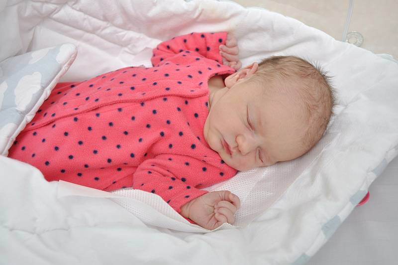 SOFIE UHLÍKOVÁ, VIMPERK. Narodila se v pátek 20. března v 8 hodin a 55 minut ve strakonické porodnici. Vážila 3 830 gramů. Rodiče: Michal a Lenka.
