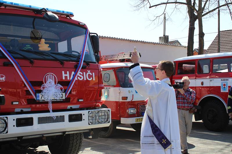 Strunkovičtí dobrovolní hasiči mají novou zásahovou tatru.