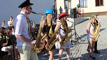 Volarští muzikanti vyhrávali v ulicích, mezi tím otevřeli ZUŠku pro nové studenty, kteří si ji mohli prohlédnout a zapsat se ke studiu hudby.