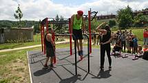 Ve Vimperku otevřeli v pátek 10. června nové hřiště pro street workout. Je první svého druhu na Prachaticku. Slavnostní otevření doplnila exhibice workoutu zástupců E.R.S. workout.