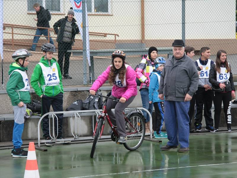 V Prachaticích se ve čtvrtek 5. května uskutečnilo okresní kolo soutěže mladých cyklistů. Ti museli zvládnout nejen jízdu na dopravním hřišti, ale také jízdu zručnosti, testy a zdravovědu.