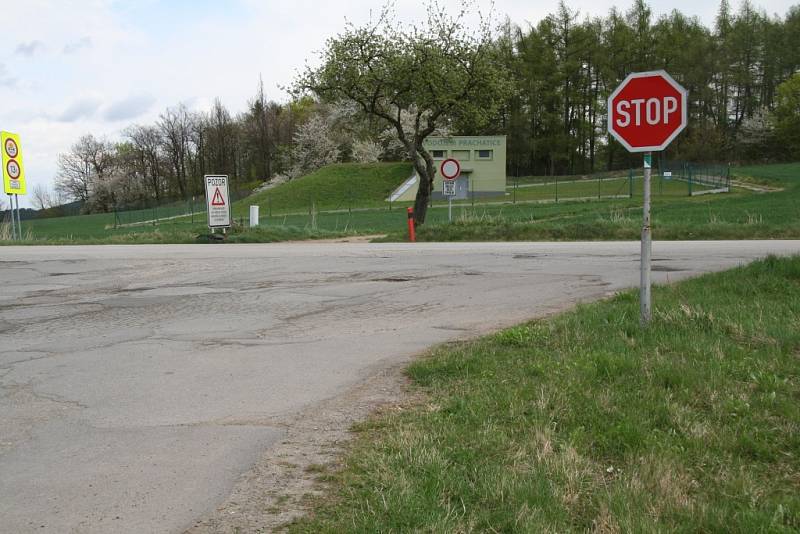 O plnohodnotné silnici přes bývalé škvárové hřiště se v Prachaticích hovoří řadu let. Teď to vypadá, že silnice přece jen bude.