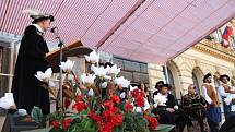 Slavnosti Zlaté stezky v Prachaticích zahájil v pátek v 17 hodin slavnostní průvod a historická ceremonie věnovaná zasedání městské rady nad návrhem nové prachatické kašny.