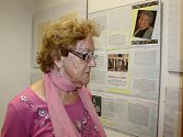 Helga Hošková Weissová zachytila na obrazech příběh dívky, která prožila holocaust.Výstava je k vidění v prachatickém KreBul.