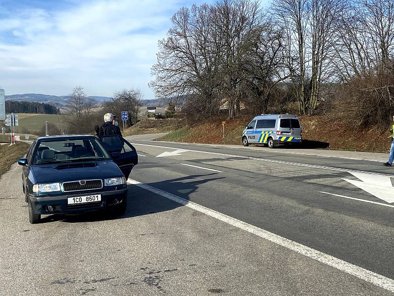 Kontroly řidičů na hranicích okresů Prachatice a Strakonice u Čkyně.