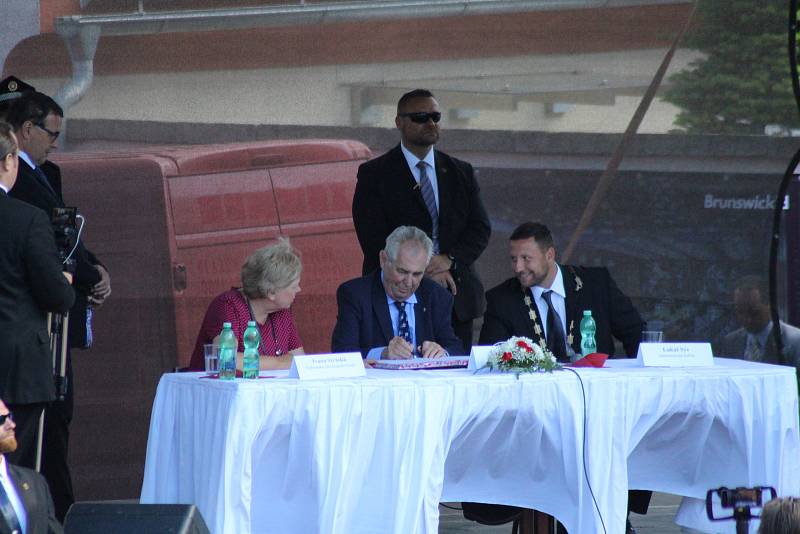 Prezident Miloš Zeman se v úterý odpoledne setkal s obyvateli Vimperka