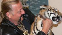 Jaromír Joo navštívil prachatické muzeum loutek a cirkusu s tygřicí Tajgou.