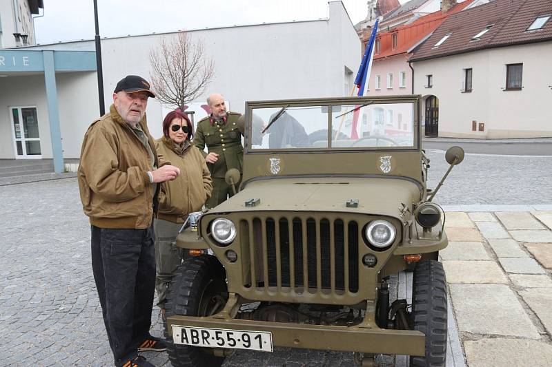 V pátek 6. května 2022 přijela do Volar kolona historických vozidel americké armády z Klubu vojenské historie Gabreta.