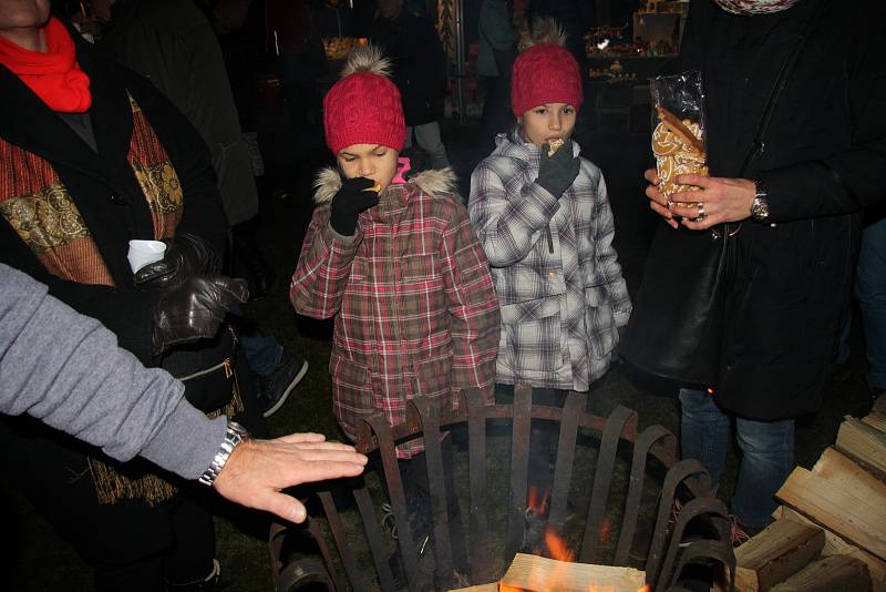 Tradiční vánoční trhy v Chlumanech.