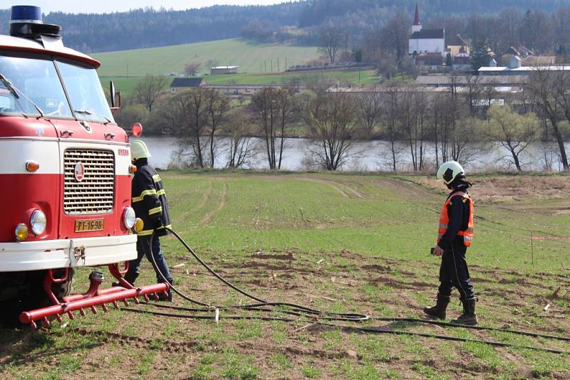 Smrt v troskách svého stroje nalezl u obce Dub na Prachaticku pilot ultralightu.