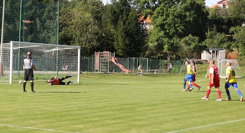 Fotbalový OP Prachaticka: Vlachovo Březí - Lhenice B 2:1.