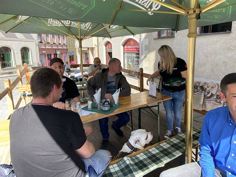 Lockal U Jelena je připraven na zákazníky. Jeho provozovatelé Hanka Smékalová a Radek Geier věři se vrátí štamgasti a přijdou i turisté.