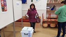 Vimperk okrsek 1. Zatím přišlo 31 procent voličů a účast je nižší, než při parlamentních volbách.