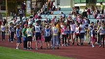 Městský stadion se zaplnil dětmi. Dům dětí a mládeže pro ně připravil atletickou soutěž.