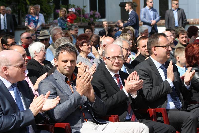 Slavnostního otevření Centra Mistra Jana Husa v Husinci se spolu s významnými hosty účastnila i početně zastoupená veřejnost.