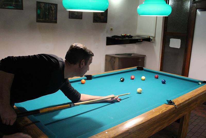 Kulečníkáři se sešli v prachatickém Baru v Koutě při tradičním turnaji 9ball.