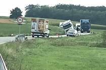 Nehoda nákladního auta u Netolic.