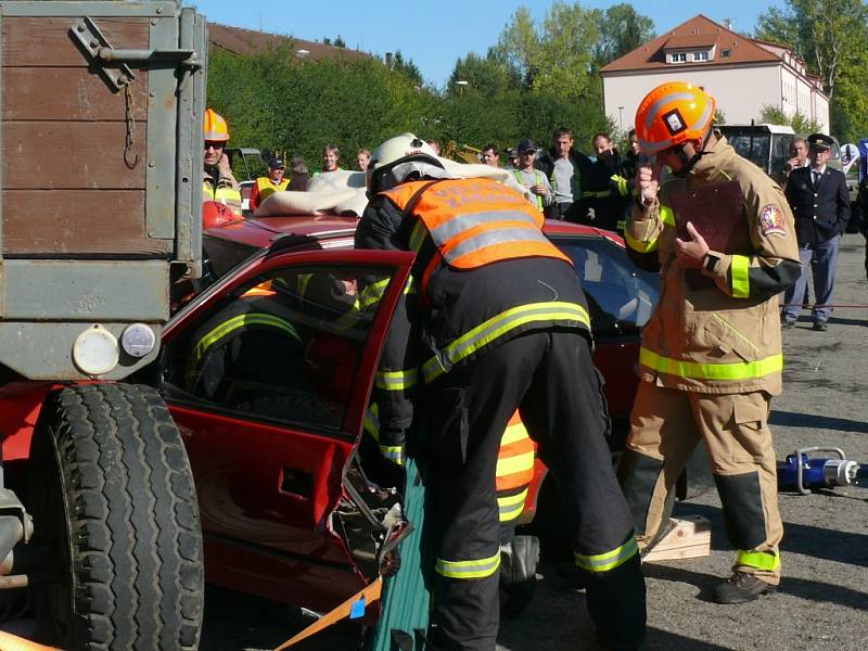 Profeionální hasiči soutěžili ve vyprošťování osob