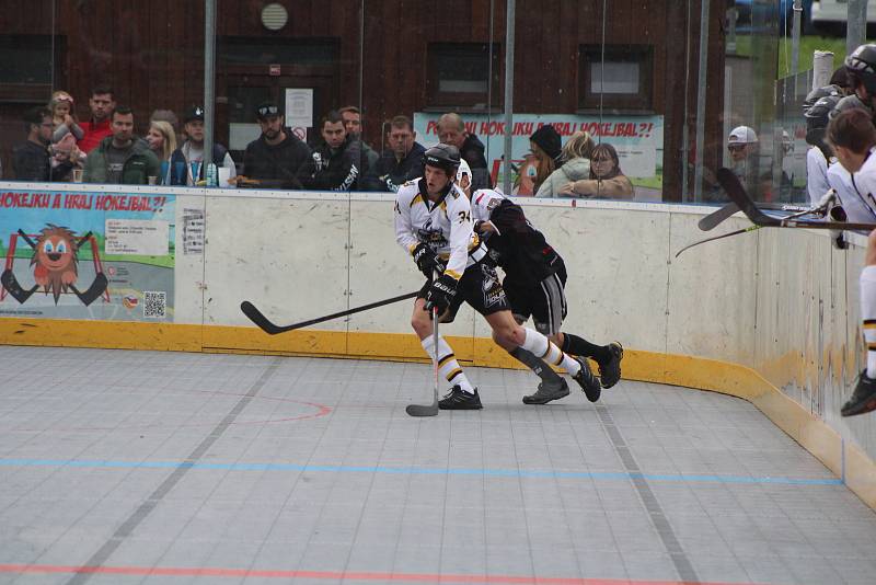 Hokejbalová extraliga: HBC Prachatice - HBC Svítkov Stars Pardubice 3:2 PP (1:1, 0:1, 1:0 - 1:0).