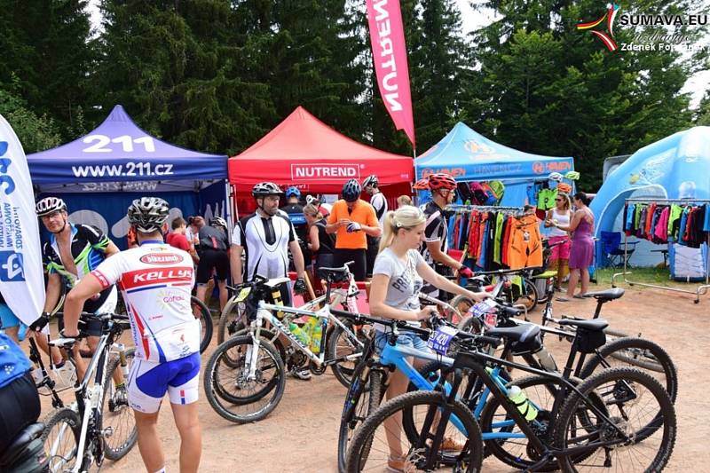 Bikeři zdolávali 21. Šumavský MTB maraton. Foto: Zdeněk Formánek