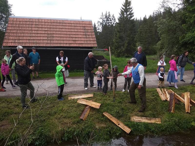 Zahájení plavení na Schwarzenberském plavebním kanále na Jeleních Vrších.