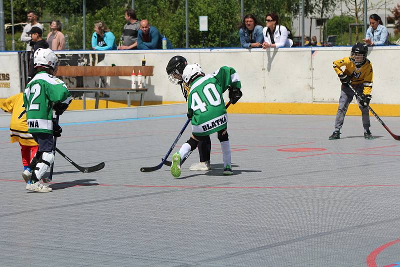 Hokejbalový turnaj minipřípravek v Prachaticích.