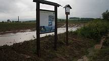 Směr Bušanovice. Je zjevné po obou stranách silnice, že průtrž byla opravdu silná a to, co zažili lidé na Netolicku v neděli, zopakovalo se prakticky podle stejného scénáře v okolí Vlachova Březí. Na spoušť stačily dvě hodiny.