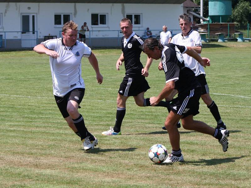 Sobota se nesla opět ve znamení série koncertů, ještě před tím ale areál Slavoje Husinec zažil v tropickém vedru hned několik výborných sportovních výkonů, ať už se jednalo o fotbalový, nebo volejbalový turnaj.