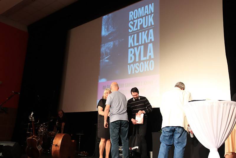 Slavnostní galavečer a vyhlášení cen Festivalu Šumava Litera ve Vimperku. Foto: Leoš Russ