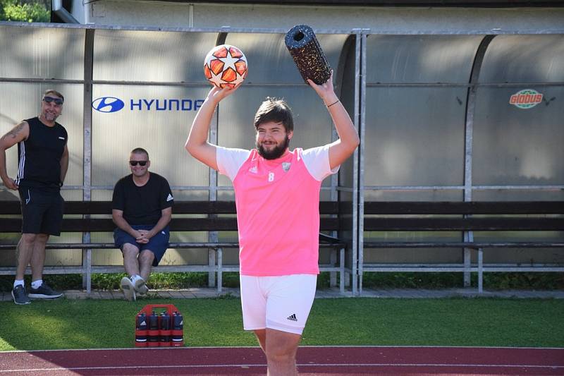 Fotbalisté Šumavanu Vimperk v pondělí odstartovali přípravu na novou sezonu. Čtrnáct dní budou s muži trénovat společně i starší dorostenci.