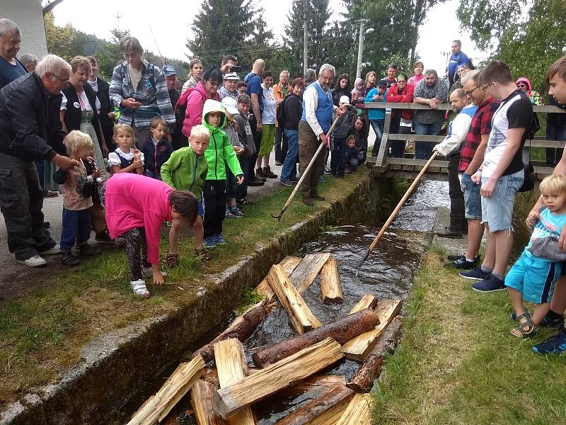 Zahájení plavení na Schwarzenberském plavebním kanále na Jeleních Vrších.