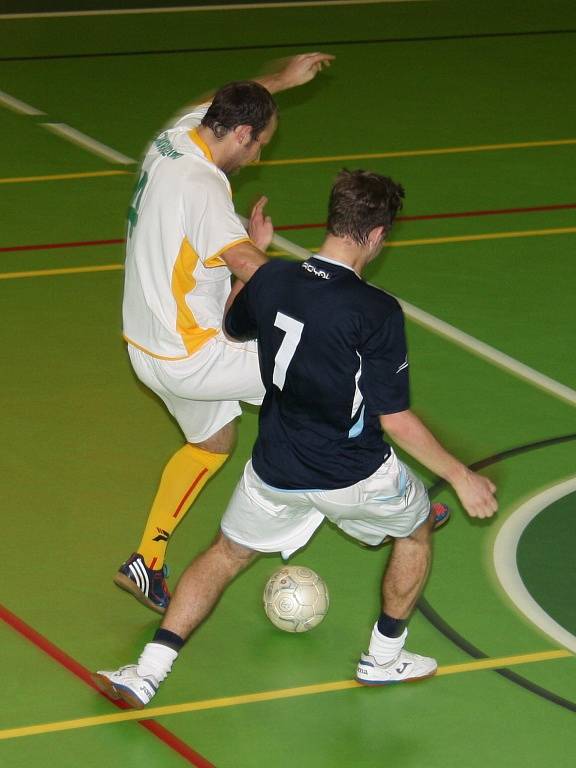 V sobotu 17. ledna se ve sportovní hale v Prachaticích odehrály zápasy krajského finále Českého poháru futsal sálové kopané. Foto z utkání SK Strabag  PT - Bombarďáci Větřní.