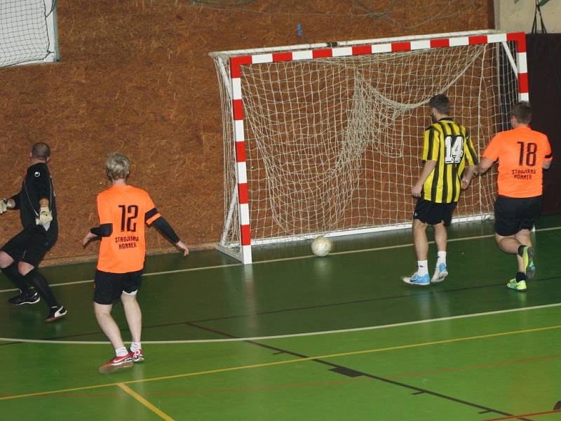 V sobotu 17. ledna se ve sportovní hale v Prachaticích odehrály zápasy krajského finále Českého poháru futsal sálové kopané. Foto z utkání Norton – Strojírna Honner ČB.