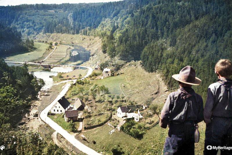 Procházka údolím Dyje nad Vranovem nad Dyjí z dob před dostavěním přehrady.