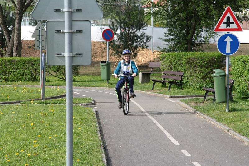 V Prachaticích se v úterý 5. května uskutečnilo v areálu DDM a dopravního hřiště okresní kolo Dopravní soutěže mladých cyklistů. Žáci základních škol a víceletých gymnázií museli zvládnout jízdy, první pomoc i dopravní testy.