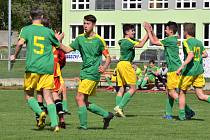 Starší žáci Tatranu (zelené dresy) vyhráli ve Strakonicích 4:1.