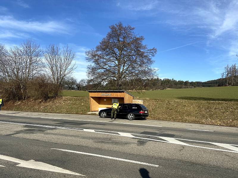 Kontroly řidičů na hranicích okresů Prachatice a Strakonice u Čkyně.