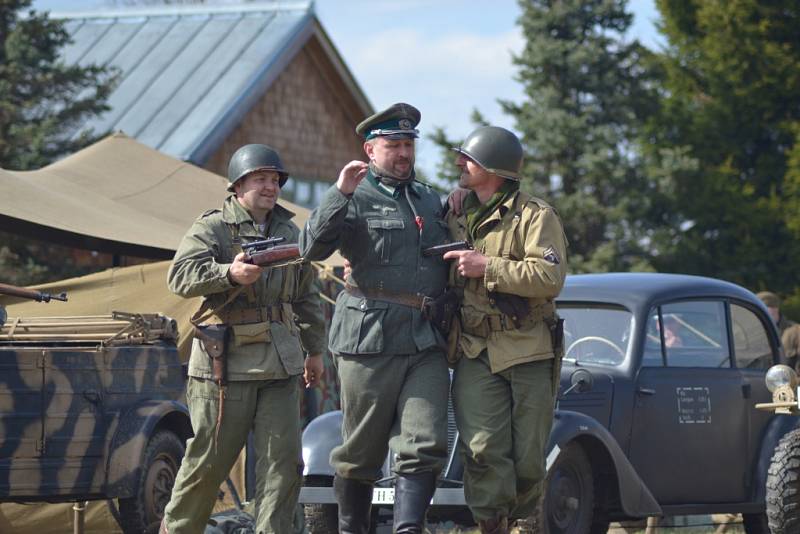 O víkendu připravili v Kvildě oslavy výročí konce druhé světové války doplněné o ukázky bojů v českoněmeckém pohraničí.