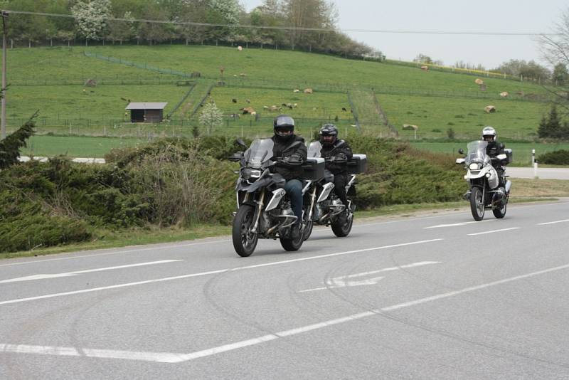 K památníku do Vitějovic se sjeli motorkáři ze všech koutů České republiky.