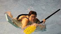 Hrami ve vodě, vodním aerobikem, vodním pólem a symbolickým přípitkem se Volarští na sedm měsíců rozloučili se svým bazénem.