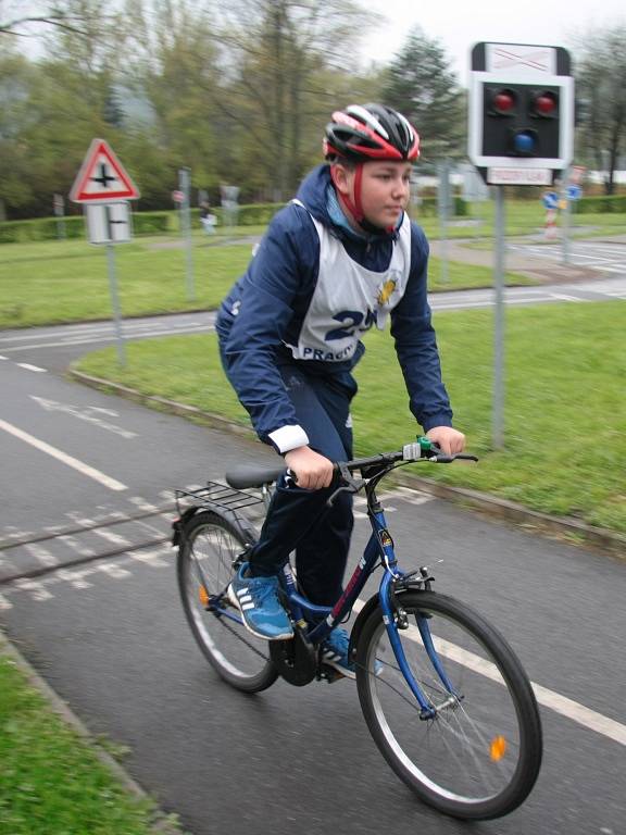 V Prachaticích se ve čtvrtek 5. května uskutečnilo okresní kolo soutěže mladých cyklistů. Ti museli zvládnout nejen jízdu na dopravním hřišti, ale také jízdu zručnosti, testy a zdravovědu.