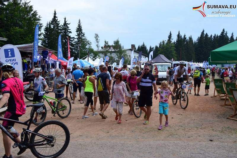 Bikeři zdolávali 21. Šumavský MTB maraton. Foto: Zdeněk Formánek