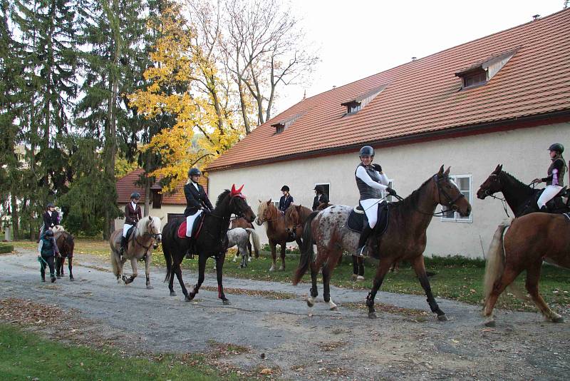 Hubertova jízda 2019 na zámku Skalice v Bohumilicích. Foto: Deník/Nikola Beranová