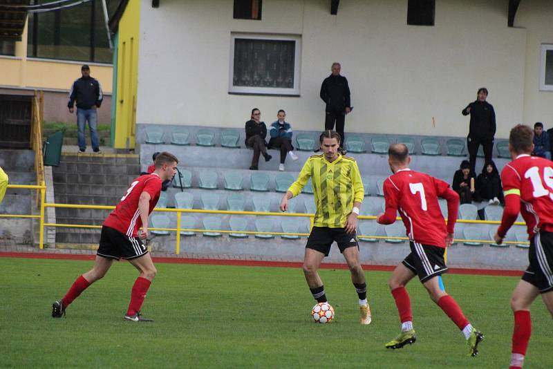 Fotbalový KP: Tatran Prachatice - Trhové Sviny 1:5 (0:3).