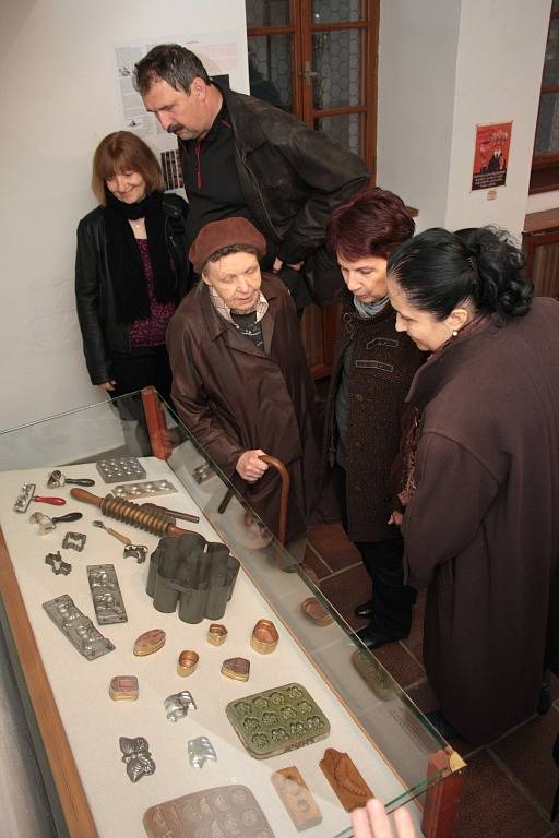 Prachatické muzeum otevřelo novou předvánoční výstavu s názvem Navaříno, napečíno, naklizíno.