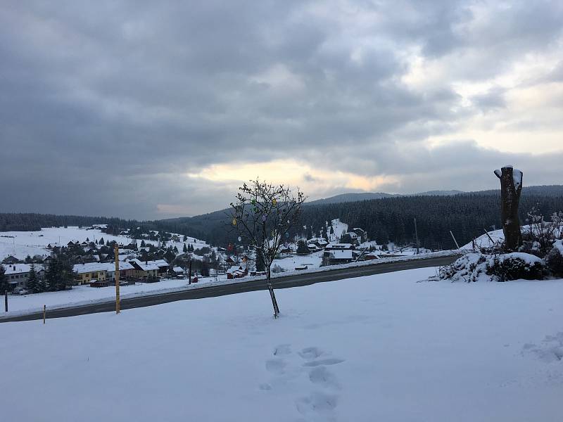 Zasněžená Šumava na konci dubna.