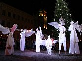 Třetí adventní neděle přinesla do centra Prachatic trhy, divadelní pohádku, výtvarné dílny pro děti, výstavu vánočních světýlek, hudební produkce a anděly ve všech velikostech.